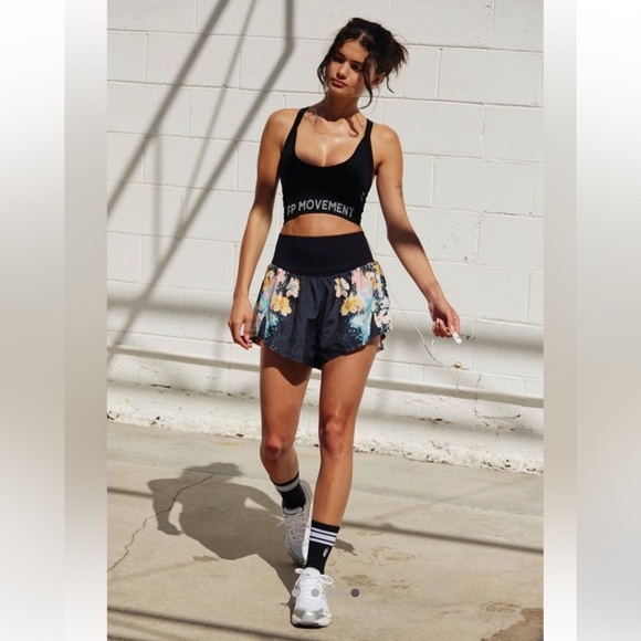 Free People FP Movement Carpe Diem Printed Short in Hot Court Splatter Sz SM NWT - Picture 1 of 7